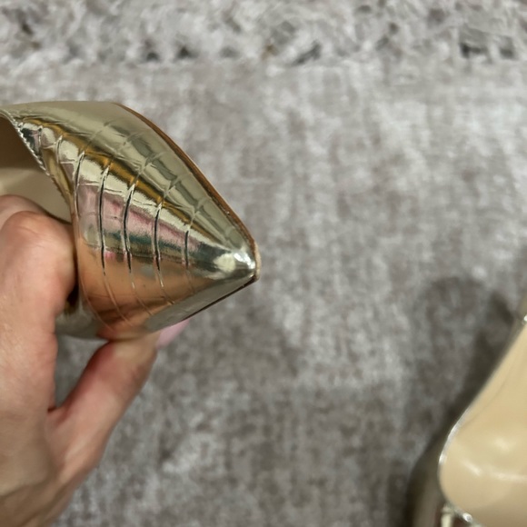 Jimmy Choo, London, gold high heels - Picture 5 of 9